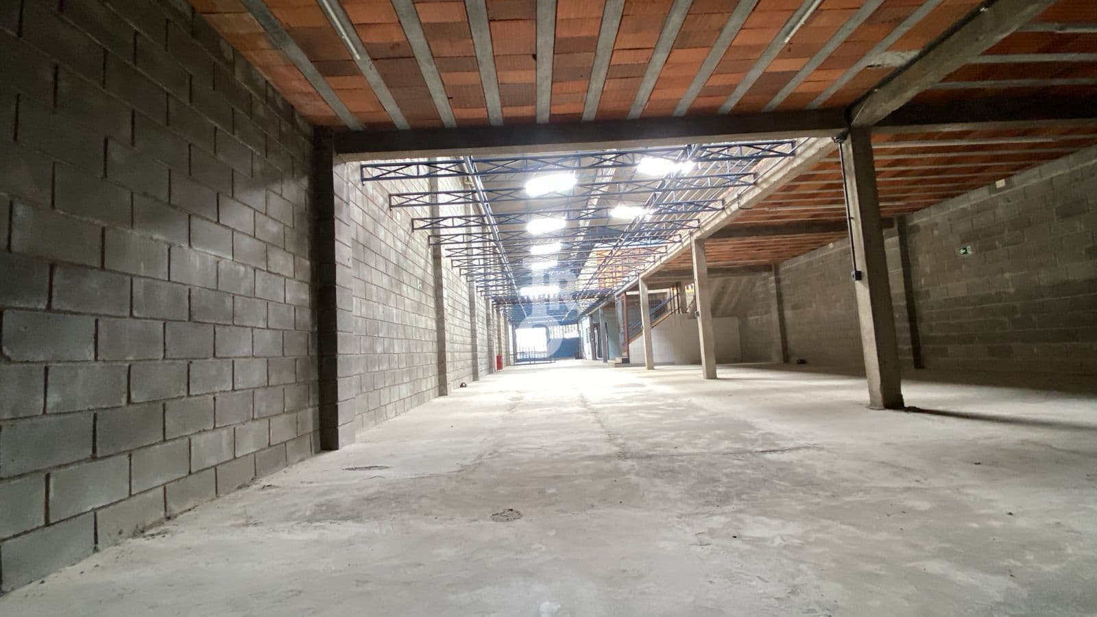 Galpão Industrial para locação com 710 m² em Várzea Paulista -SP
