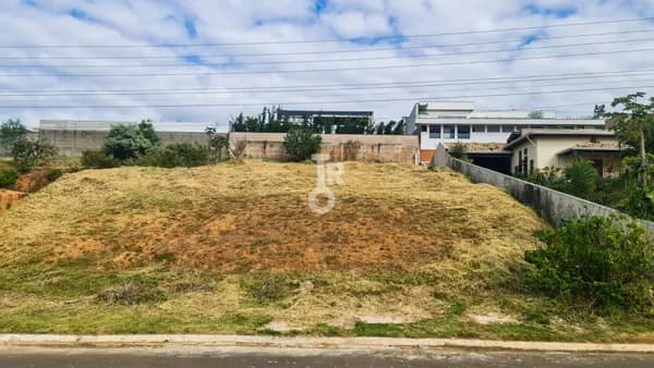 Terreno à venda no Condomínio Portal da Colina – Jundiaí/SP 1.000 m² | topografia em aclive | projeto aprovado | condomínio fechado