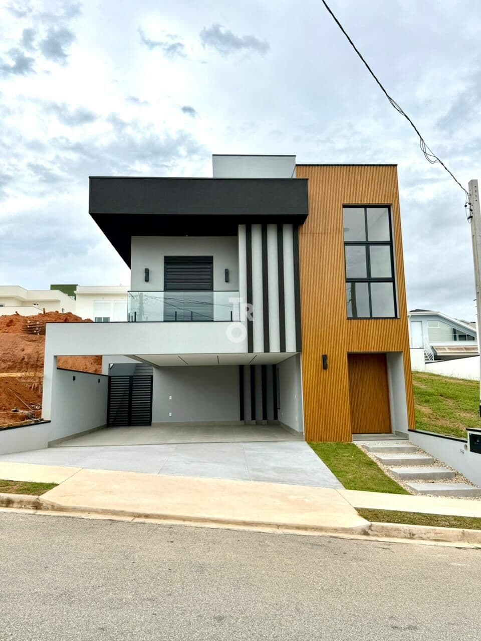 CASA À VENDA NO ELOY CHAVES - JUNDIAÍ/SP - CONDOMÍNIO RESERVA ERMIDA I / 3 SUÍTES + ESCRITÓRIO / PISCINA