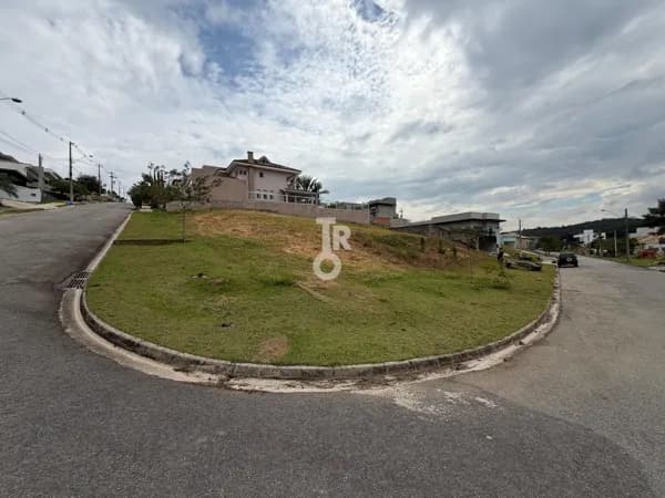 TERRENO À VENDA NO CONDOMÍNIO RESIDENCIAL CAMBARAH – JUNDIAÍ/SP | Lote de esquina | 584,51 m²