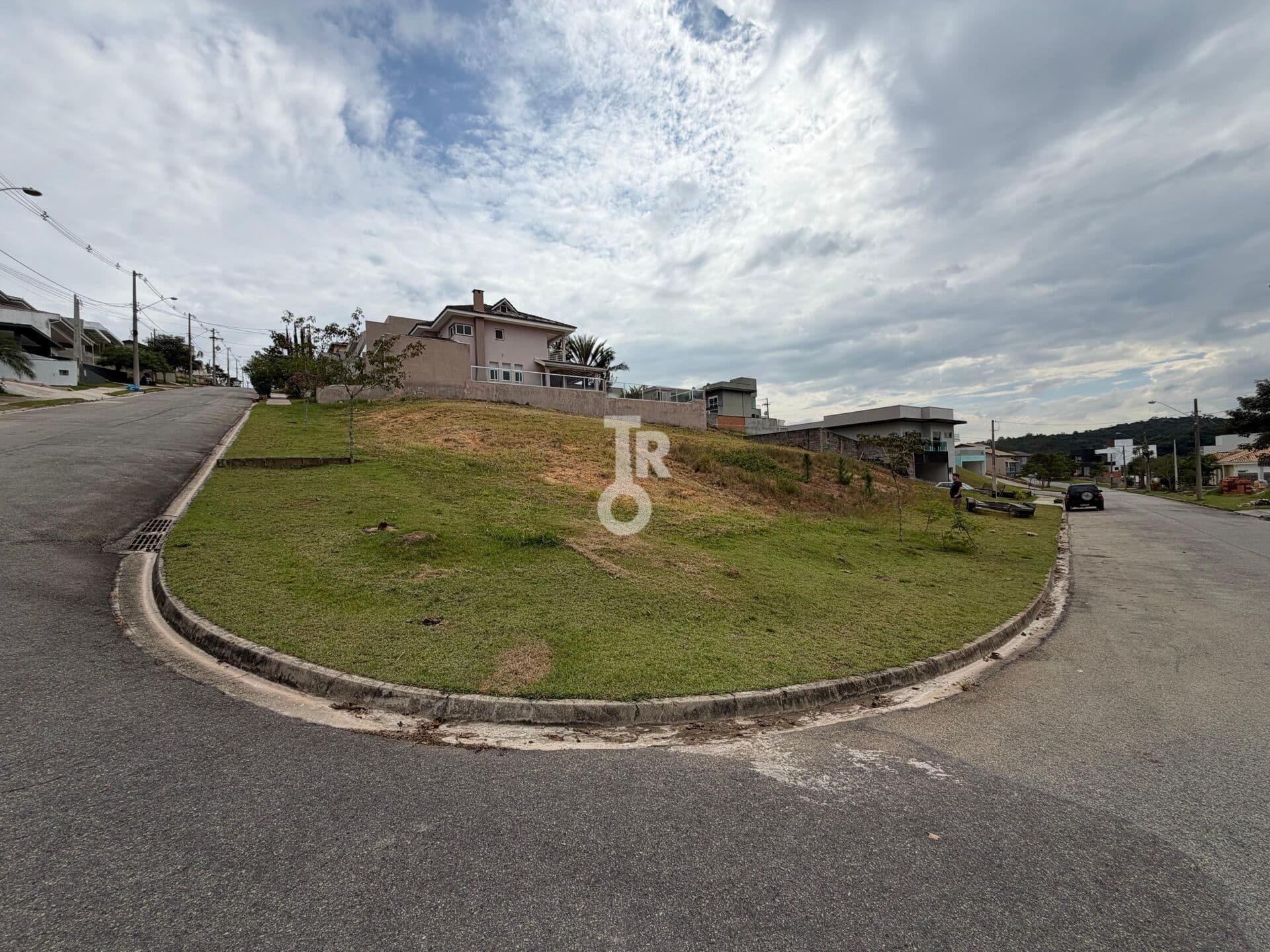 TERRENO À VENDA NO CONDOMÍNIO RESIDENCIAL CAMBARAH – JUNDIAÍ/SP | Lote de esquina | 584,51 m²