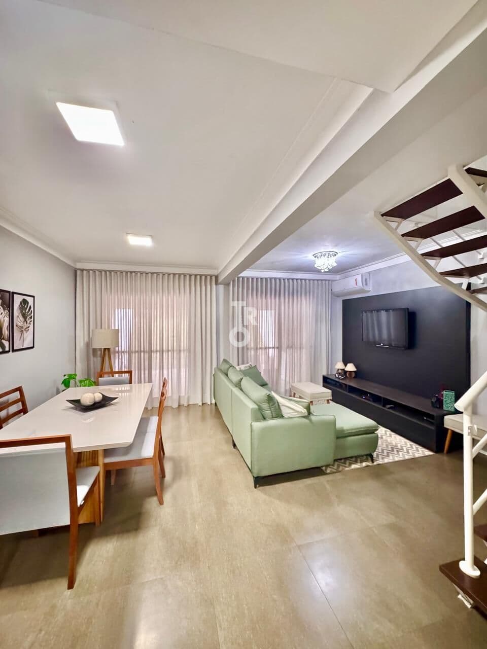 Casa à venda 87m², 3 quartos, sendo 1 suíte - Condomínio Vintage Club - Engordadouro - SP