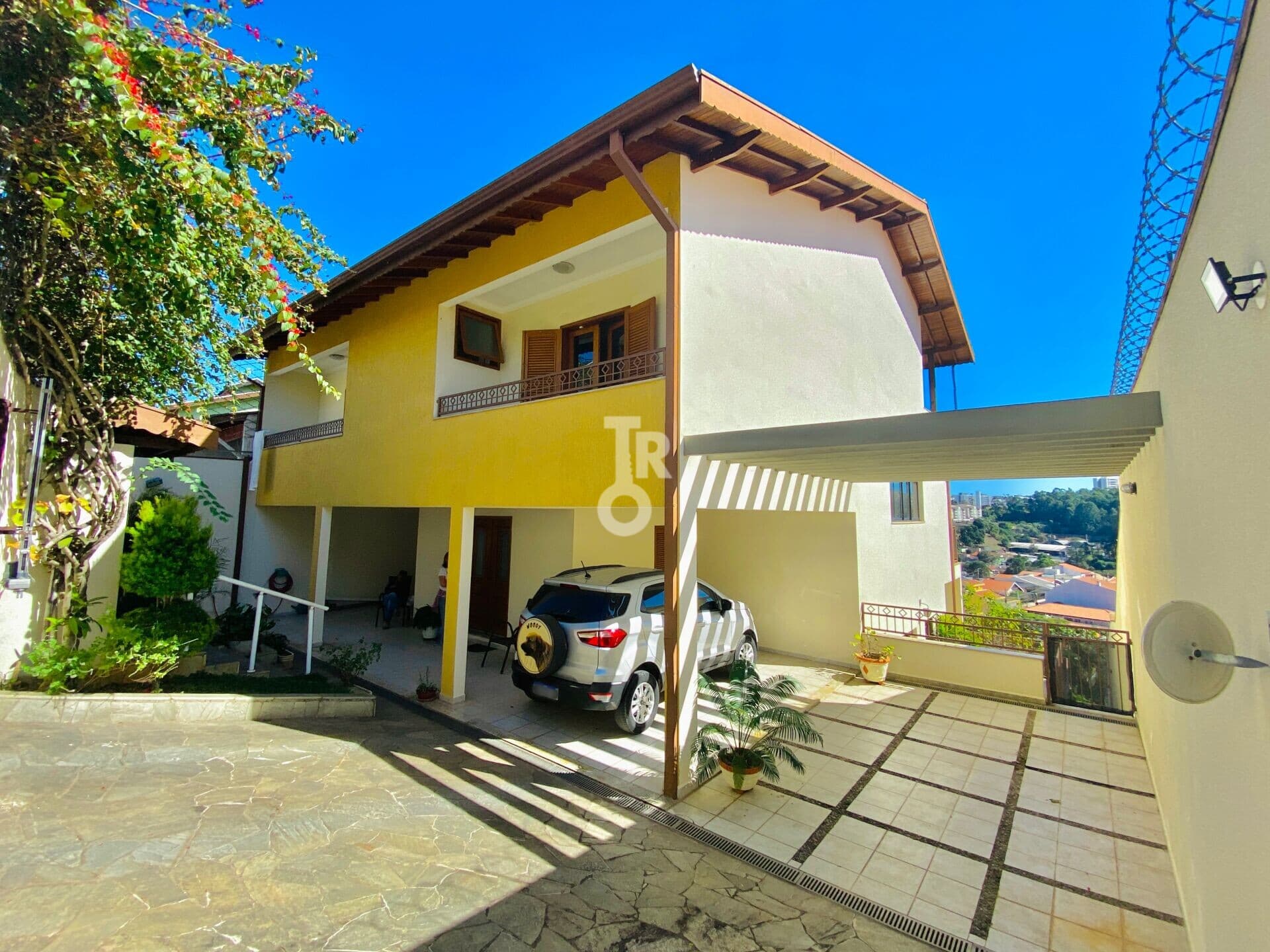CASA A VENDA - 03 DORMITORIOS - AC: 346M² - BAIRRO JARDIM FONTE EM JUNDIAI - SP