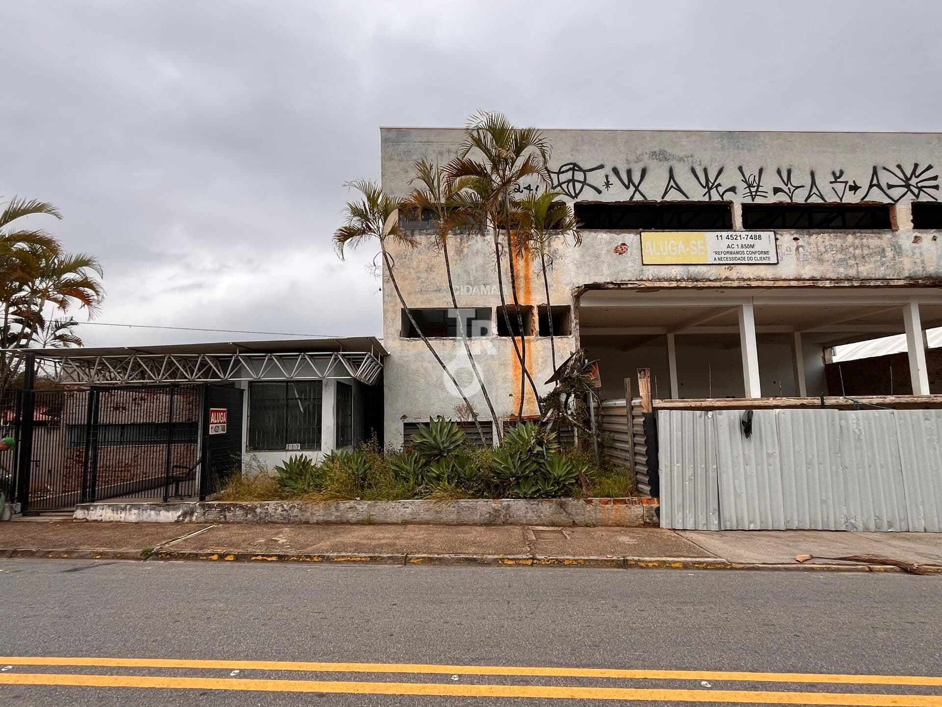 GALPÃO PARA LOCAÇÃO | GALPÃO 1.600M² | 8 BANHEIROS |2.399M² ÁREA TOTAL| RUA CICA | JUNDIAI - SP