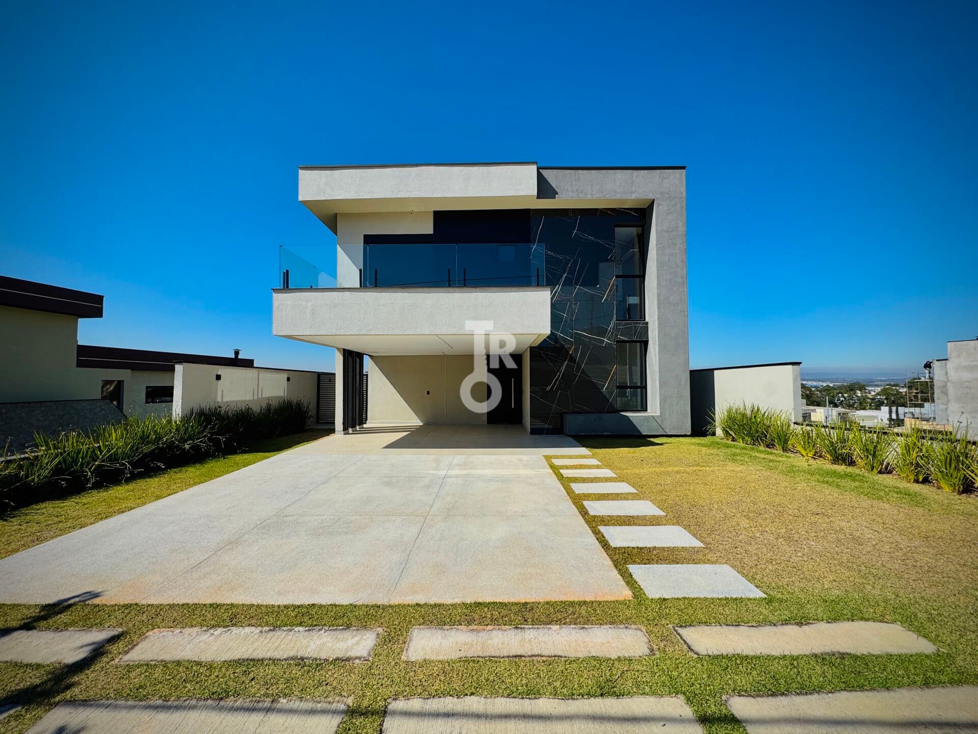 CASA COM 4 QUARTOS | 306 m² IBI ARAM | ITUPEVA/SP