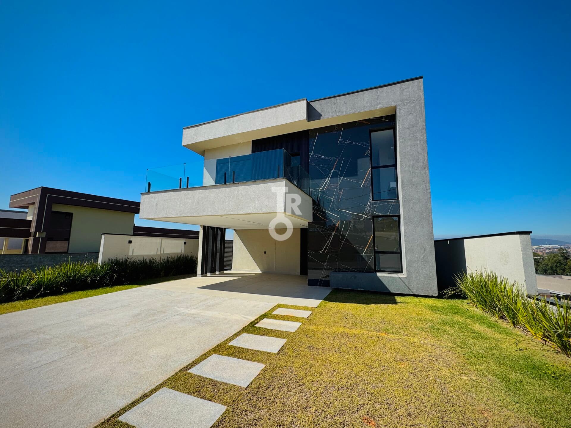 CASA COM 4 QUARTOS | 306 m² IBI ARAM | ITUPEVA/SP