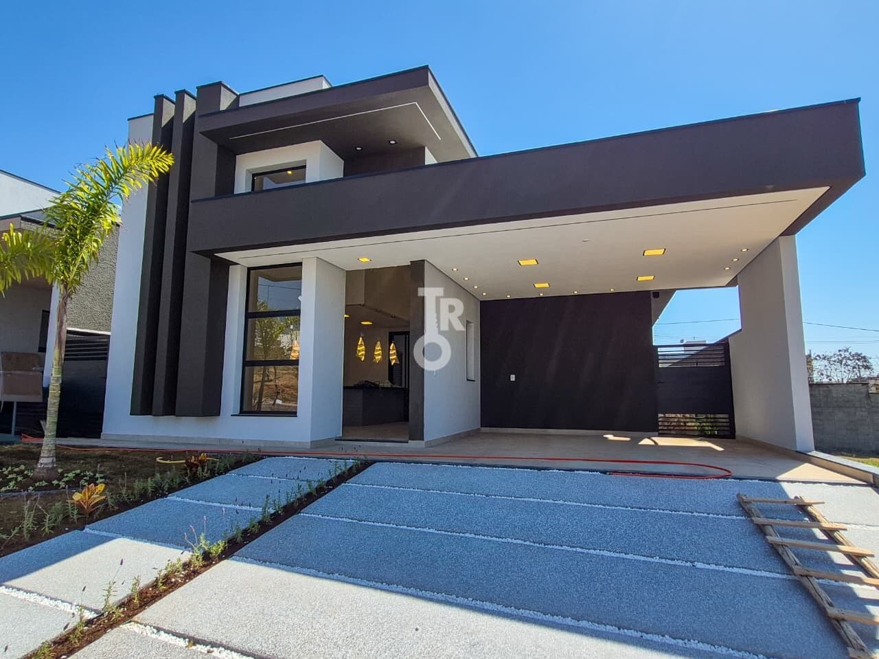 Casa térrea à venda no Condomínio Gran Ville São Venâncio – Itupeva/SP 300 m² de terreno | 162 m² de área construída | 3 suítes | piscina aquecida | energia fotovoltaica