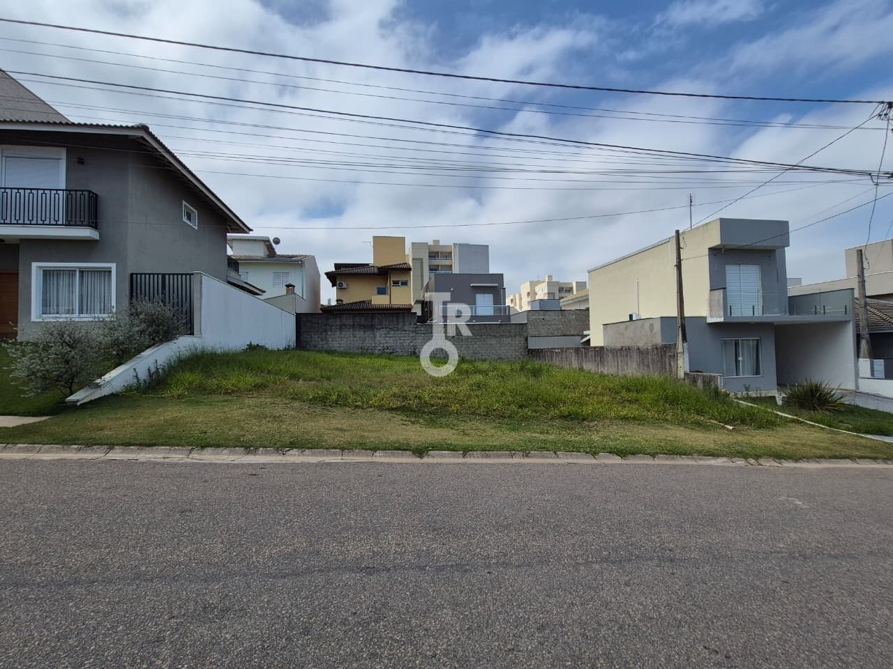Terreno à venda no Condomínio Villaggio di San Francisco – Medeiros – Jundiaí/SP 320 m² | 16 m de frente | condomínio fechado | ótima localização