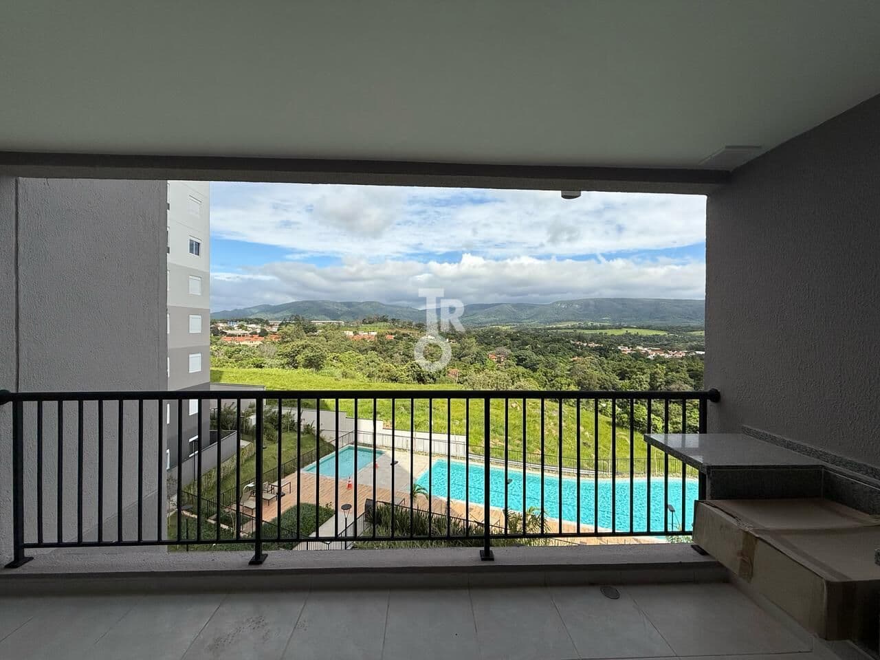 APARTAMENTO À VENDA NO CONDOMÍNIO LA SIERRA – MEDEIROS – JUNDIAÍ/SP