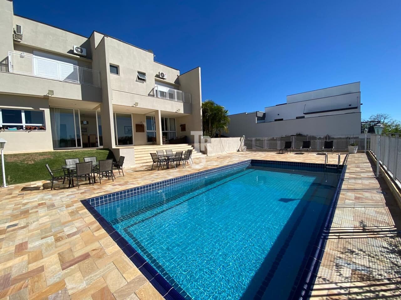 LINDA CASA DE ALTO PADRÃO A VENDA 5 SUÍTES CONDOMÍNIO PORTAL DA COLINA- JUNDIAI-SP