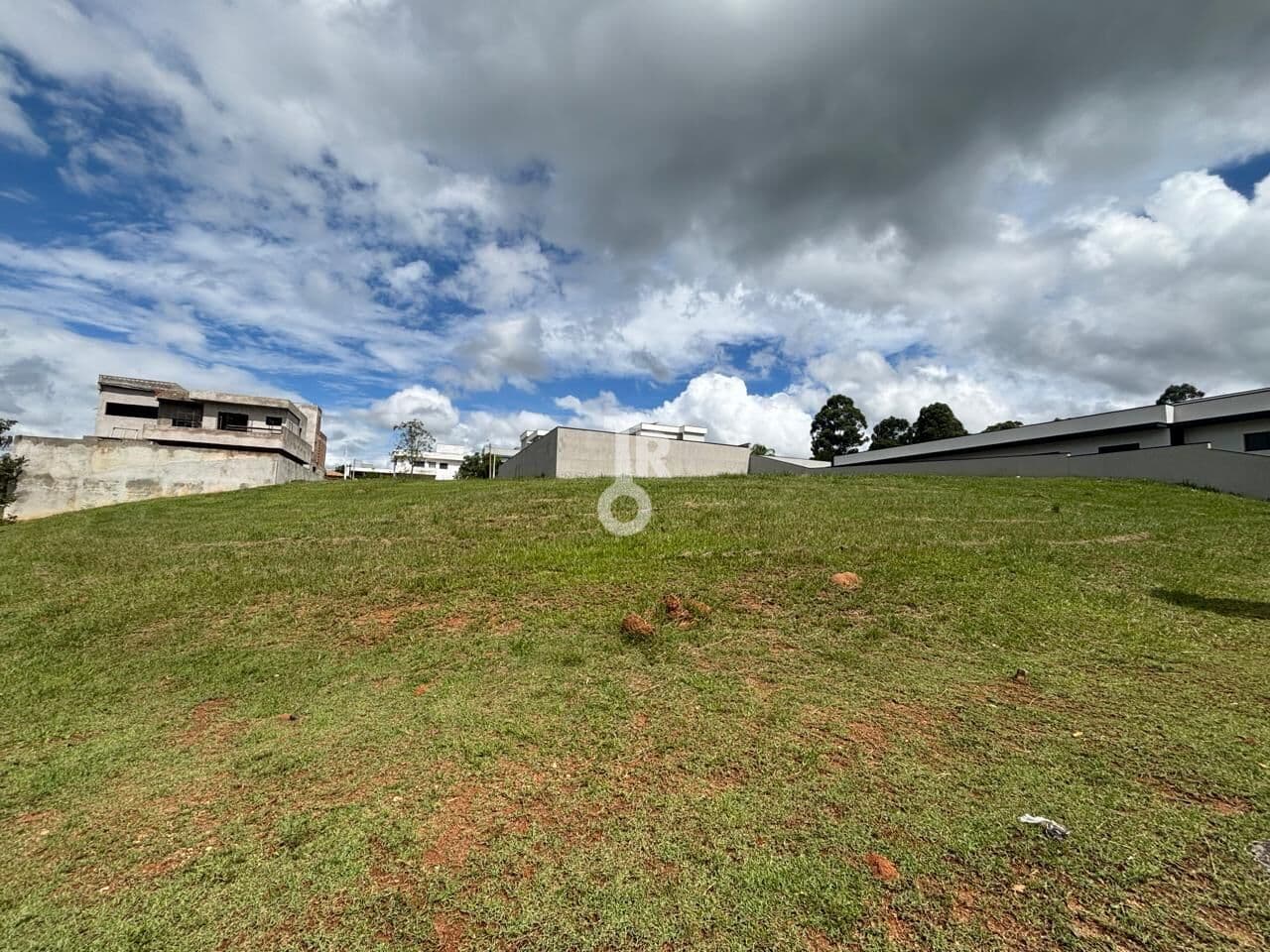 Terreno de 925m² no TERRAS DA ALVORADA em Jundiaí/SP por R$ 670.000
