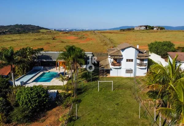 Chácara à venda no bairro Parque dos Cafezais VI – Itupeva/SP – Condomínio Parque dos Cafezais VI | 4 quartos (3 suítes) | chácara com piscina, pomar e área de lazer completa