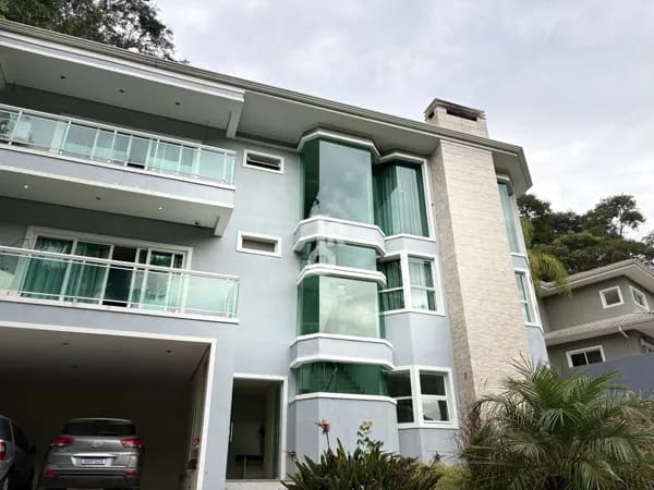 Sobrado com 4 quartos , escritório e lareira