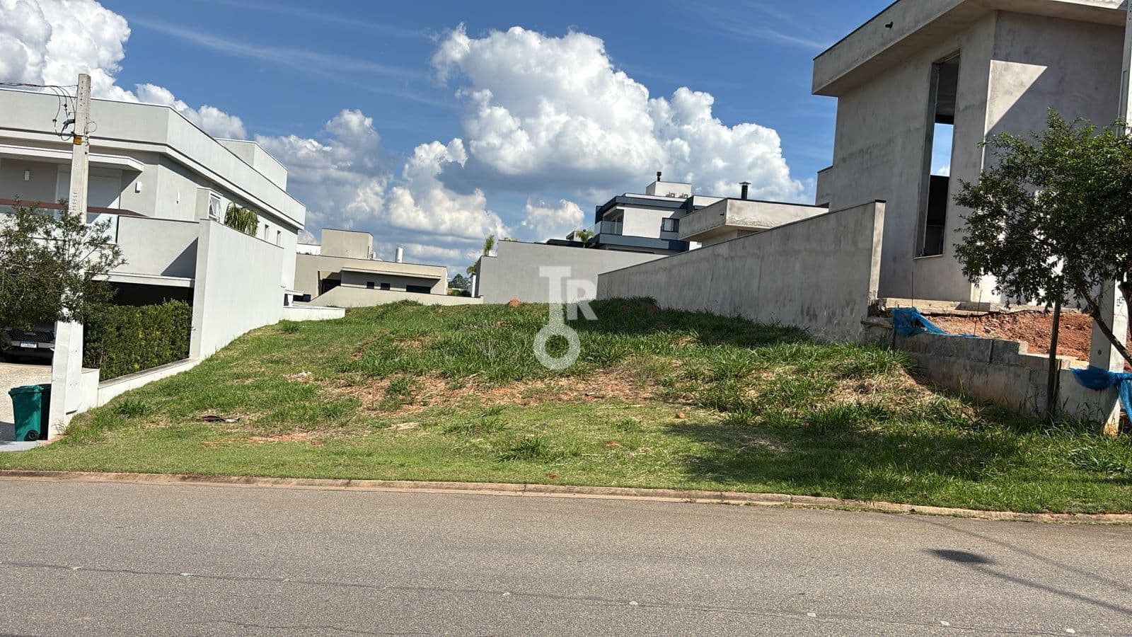 TERRENO PLANO À VENDA – 619,34m² - CONDOMÍNIO BOSQUE DO HORTO – JUNDIAÍ - SP