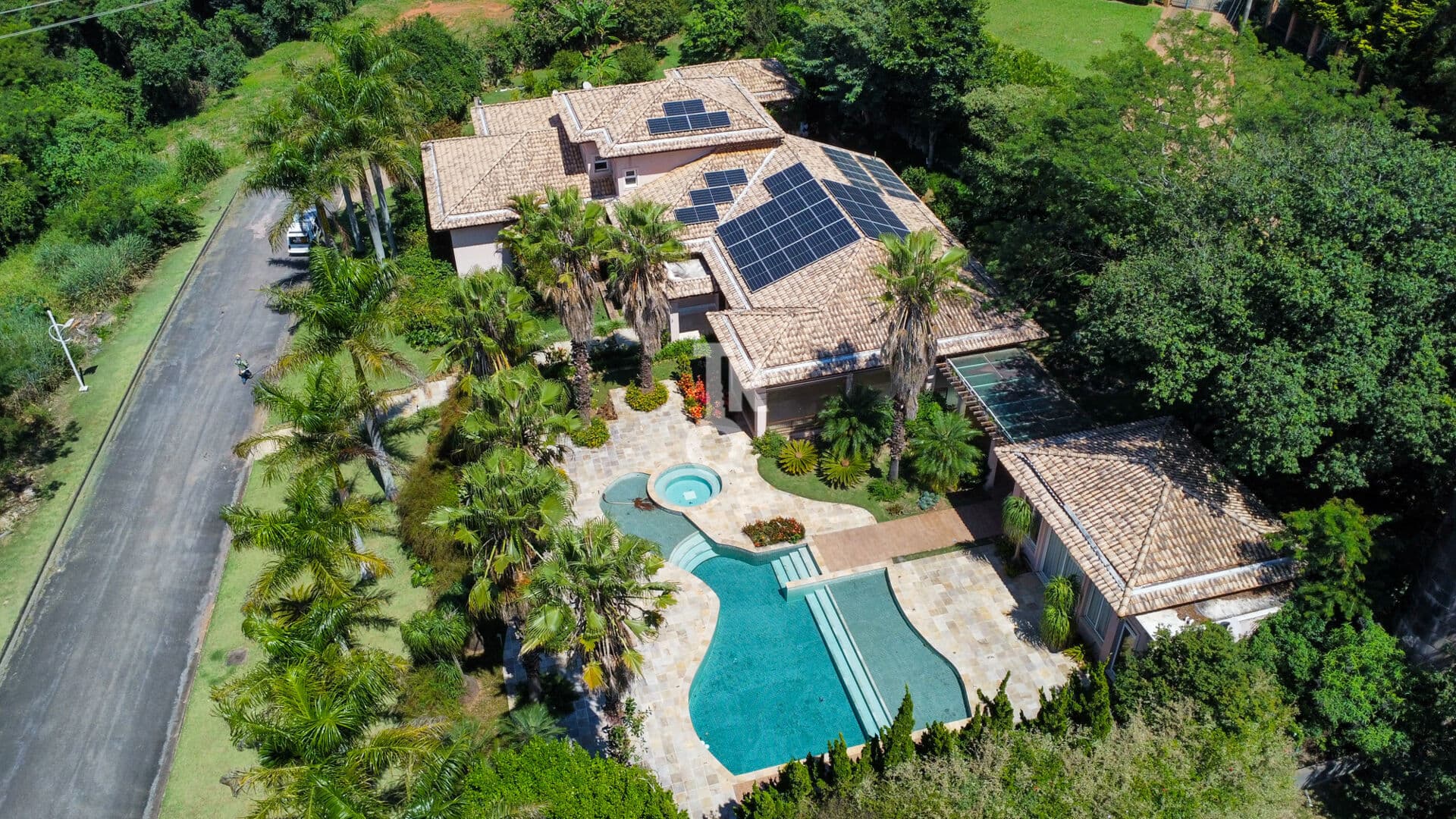 Casa à venda no bairro Malota – Jundiaí/SP – Condomínio Condomínio Ferrari | 6 quartos (4 suítes) | casa de alto padrão com piscina, adega e área gourmet