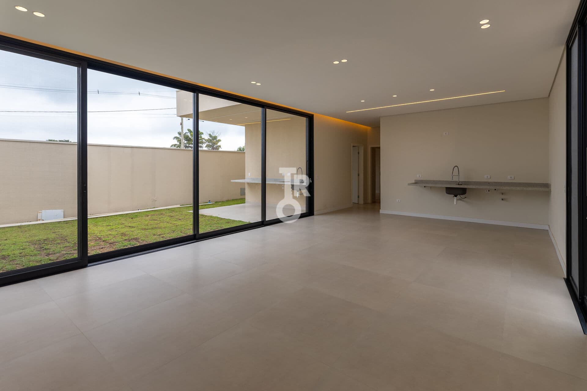 CASA TÉRREA A VENDA 3 QUARTOS 3 SUÍTES 190m²- CONDOMÍNIO VILLAGIO AZURE- ITUPEVA-SP
