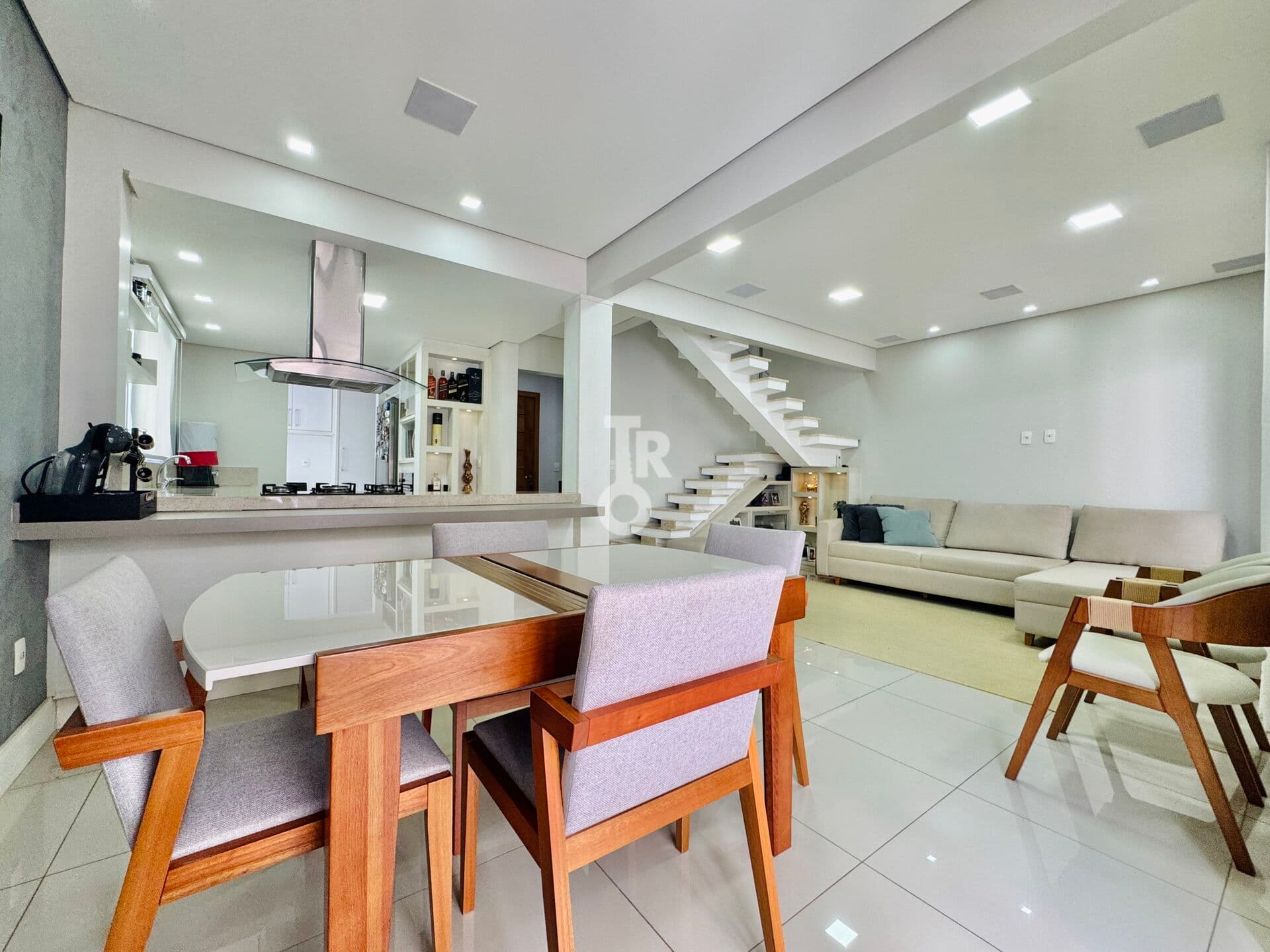 Linda casa à venda com 207 m², 3 dormitórios , sendo 1 suíte - Condomínio Eco Native Housing Medeiros - Jundiaí/SP