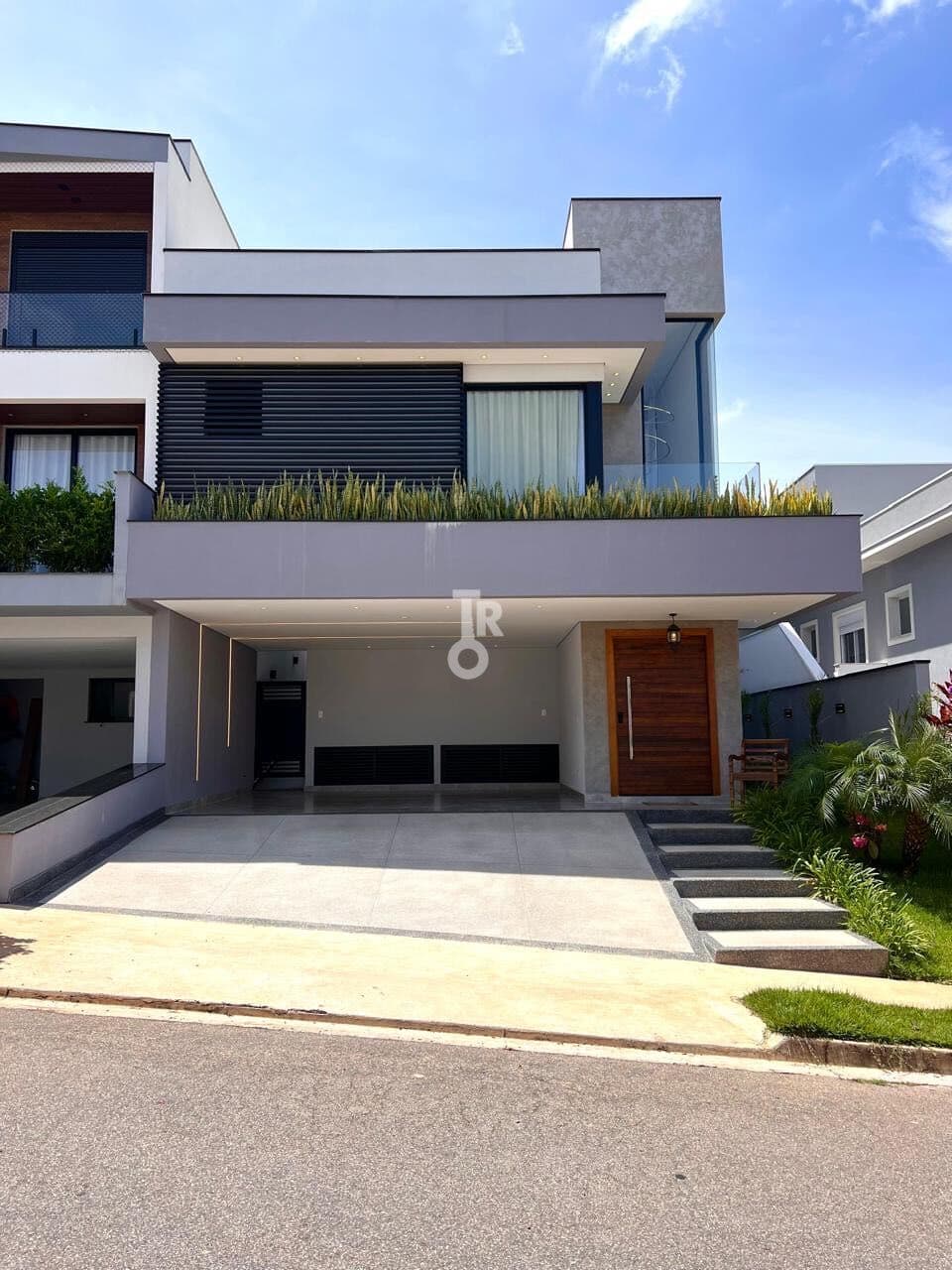 Casa Alto Padrão "porteira fechada" com 3 suítes no condomínio Reserva Ermida