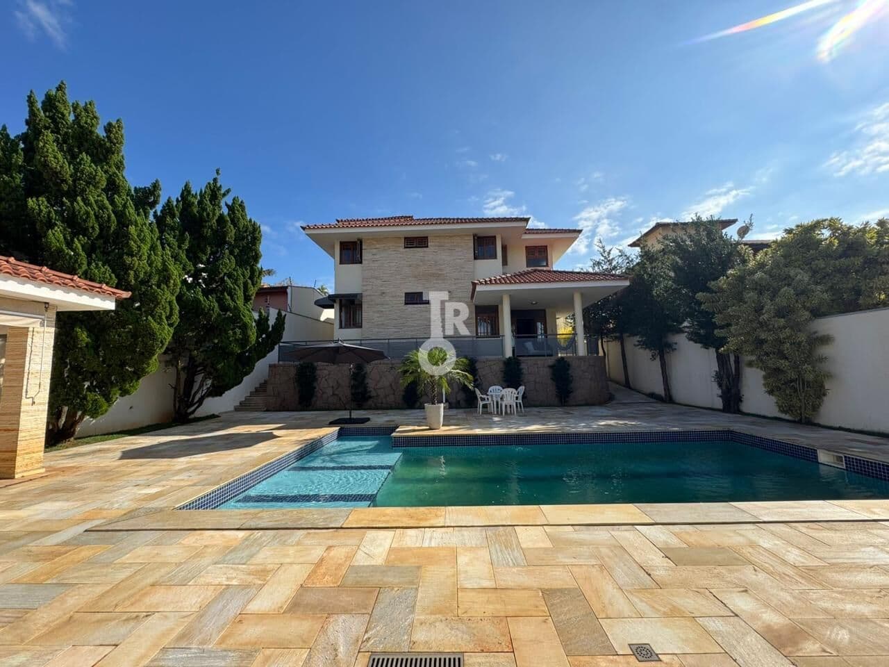 CASA DE ALTO PADRÃO A VENDA 4 DORMITÓRIOS 2 SUÍTES CONDOMÍNIO JARDIM EUROPA- JUNDIAÍ-SP