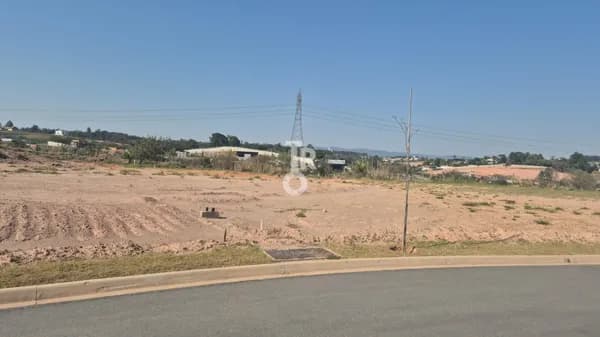 TERRENO PLANO À VEND COM 693,91m² NO CONDOMÍNIO PORTAL DOS LAGOS JUNDIAÍ