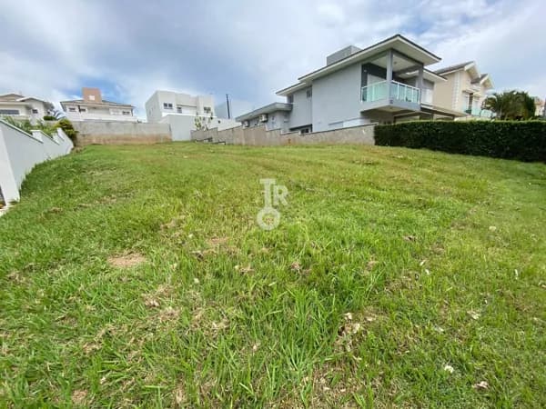 TERRENO DE 560 m2 PARA VENDA NO CONDOMÍNIO RESERVA DA SERRA EM JUNDIAÍ - SP