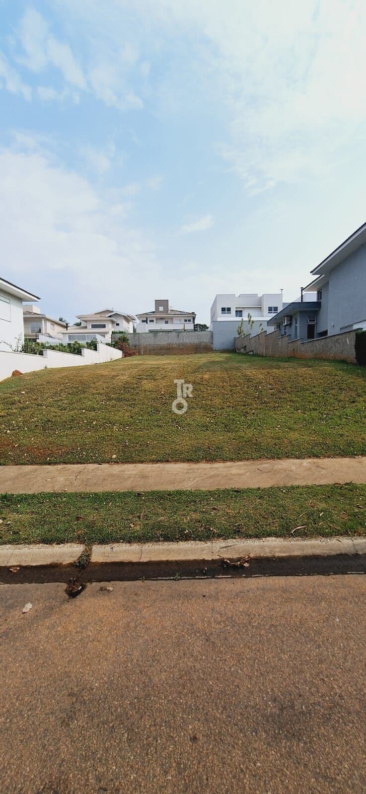 TERRENO DE 560 m2 PARA VENDA NO CONDOMÍNIO RESERVA DA SERRA EM JUNDIAÍ - SP