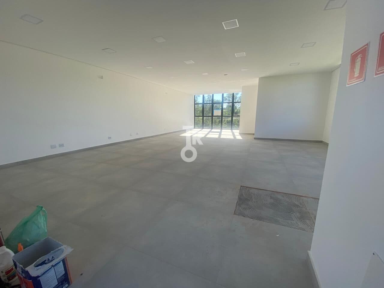 RÉDIO COMERCIAL NOVO À VENDA COM 3 PAVIMENTOS COM ELEVADOR - JD PRIMAVERA - ITUPEVA-SP