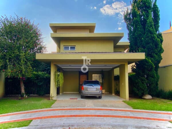 Casa espaçosa - 200m² AC - 370m² AT - 03 Suítes - Cond. Villaggio da Serra - Jundiaí - SP