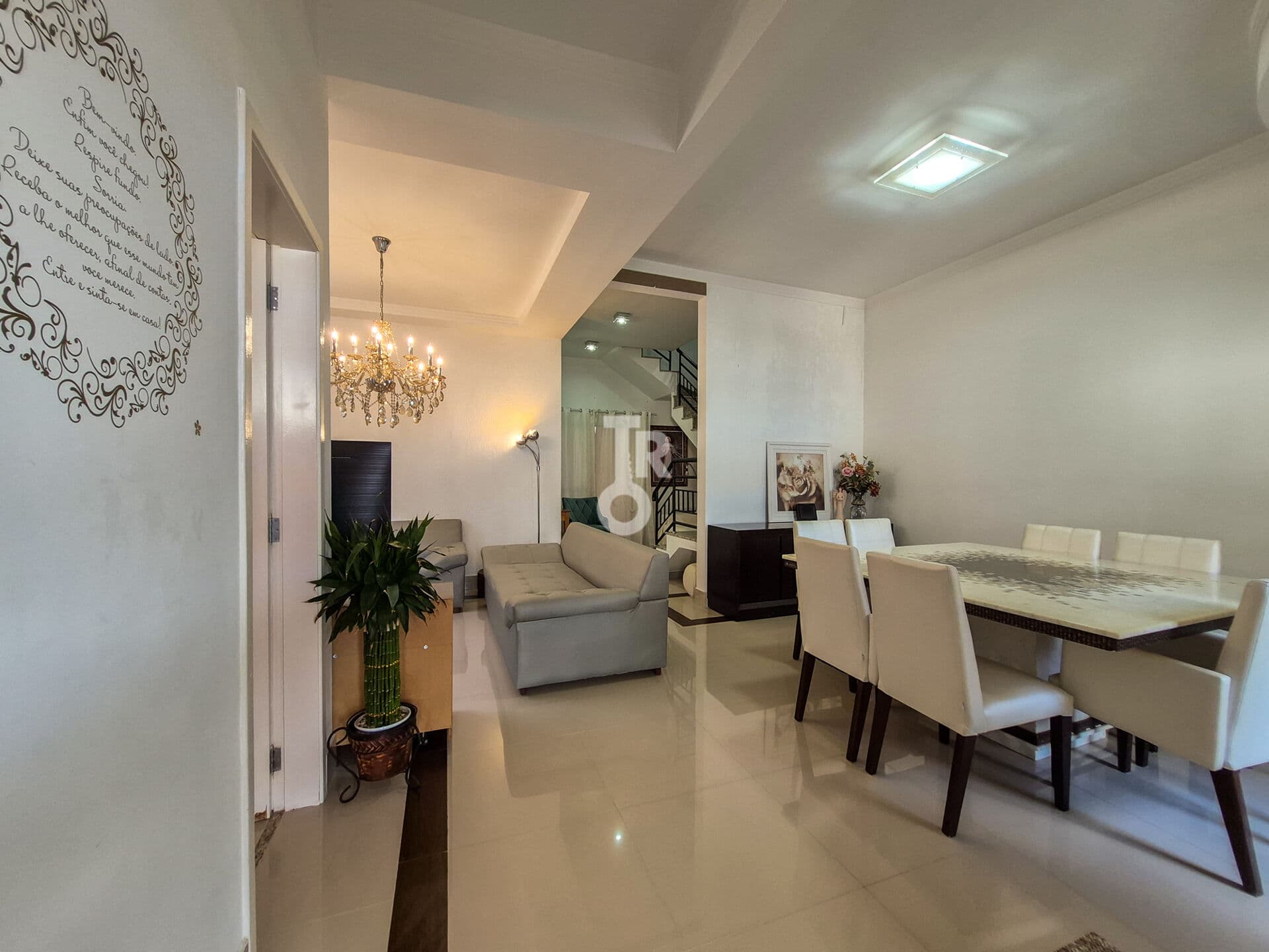 Casa à venda no bairro Horto Santo Antônio – Jundiaí/SP | 3 suítes | sobrado com vista para a Serra