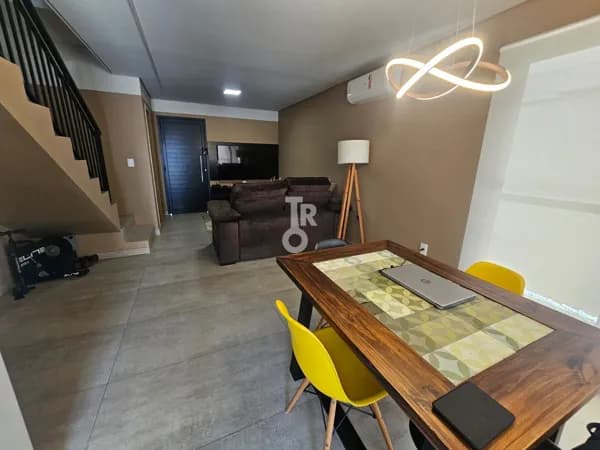 Casa estilo sobrado à venda no bairro Medeiros – Jundiaí/SP – Condomínio Kaza Alamedas | 2 suítes | planejados e quintal