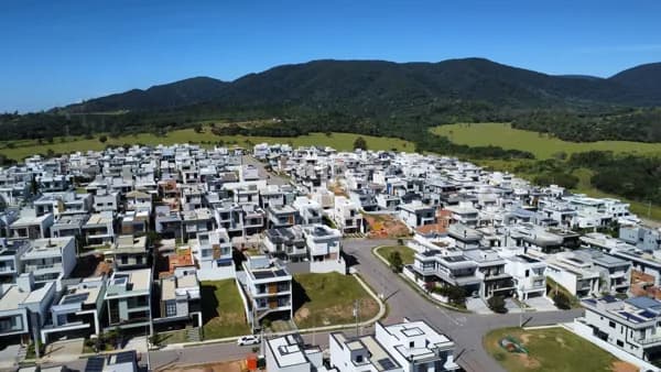 Terreno de esquina à venda no bairro Eloy Chaves – Jundiaí/SP – Condomínio Reserva Ermida II | 302,16 m² | aclive