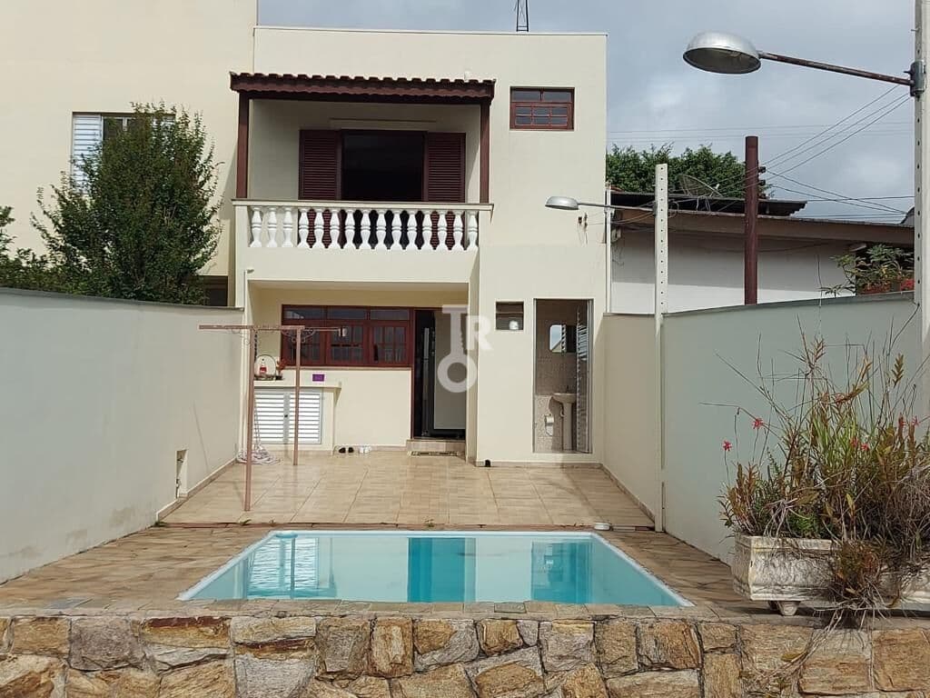CASA À VENDA COM PISCINA NO BAIRRO VILA PROGRESSO - JUNDIAÍ/SP -