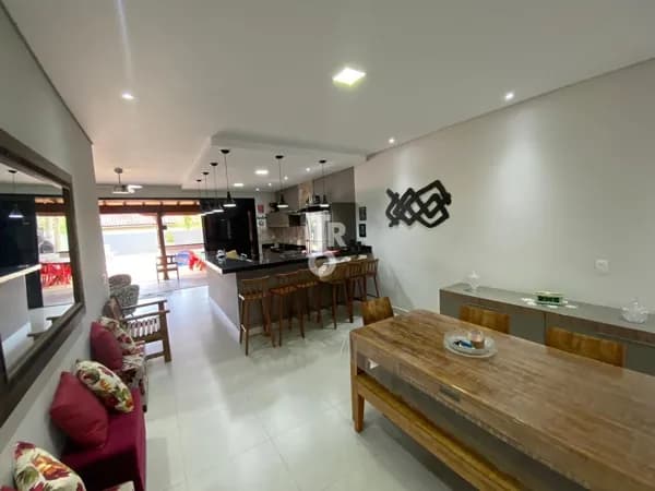 Linda Casa Térrea Venda com 3 Dormitórios, Piscina e Área Gourmet no Residencial Phytus, Itupeva/SP.