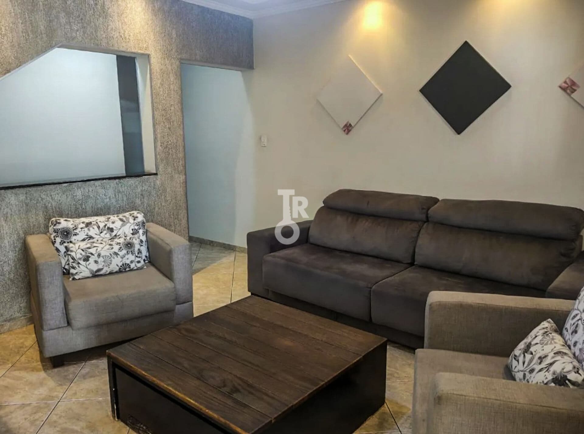 Sobrado à venda no bairro Jardim São Vicente – Jundiaí/SP | 3 quartos (1 suíte) | sobrado com área gourmet e 2 vagas cobertas