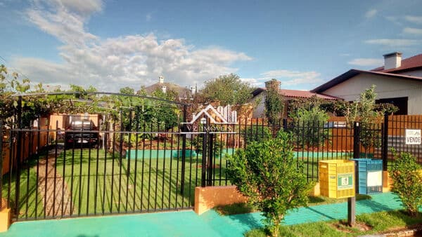 Casa em alvenaria com 2 dormitórios e amplo terreno