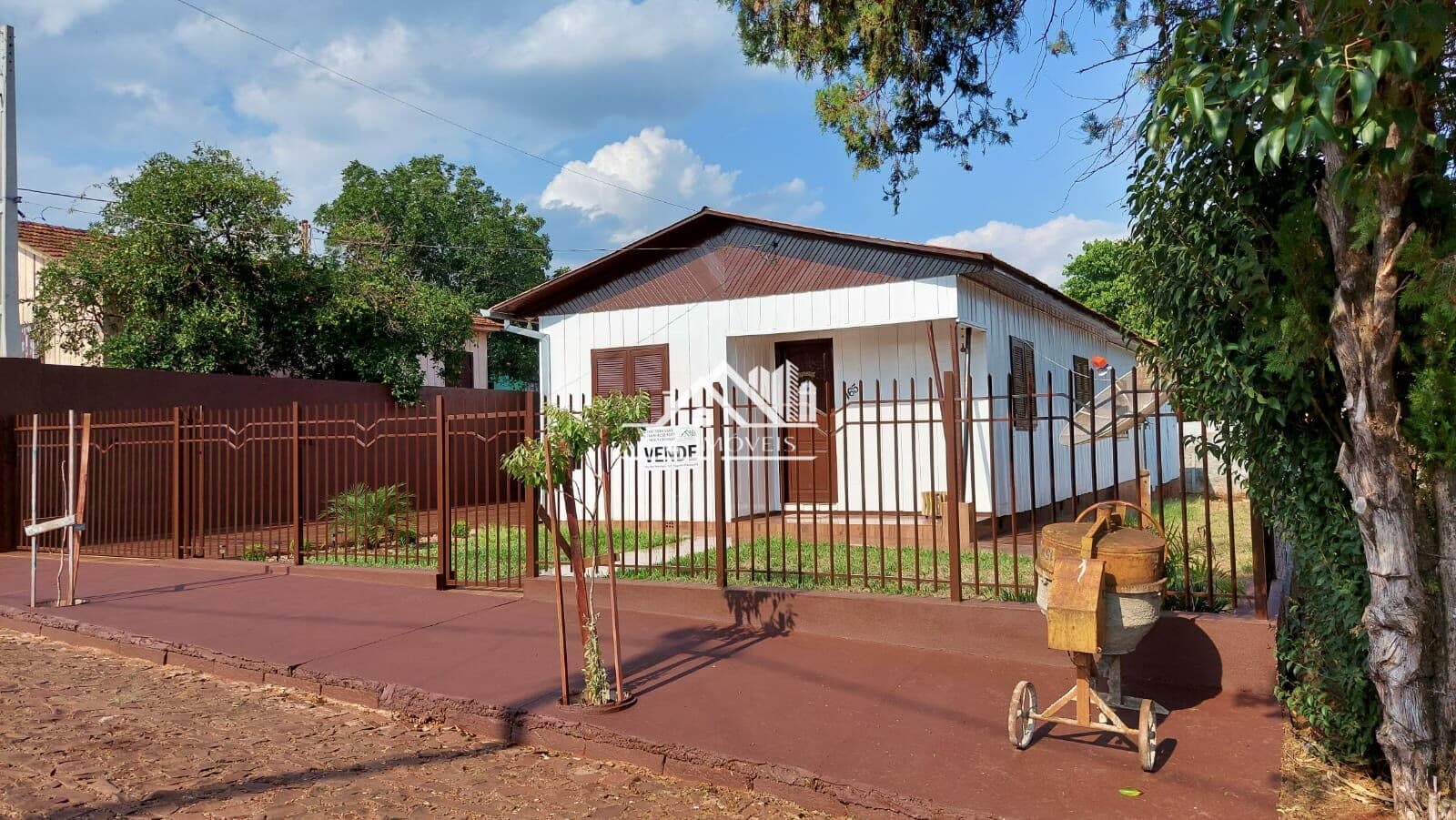 Excelente casa com 2 dormitórios em excelente localização