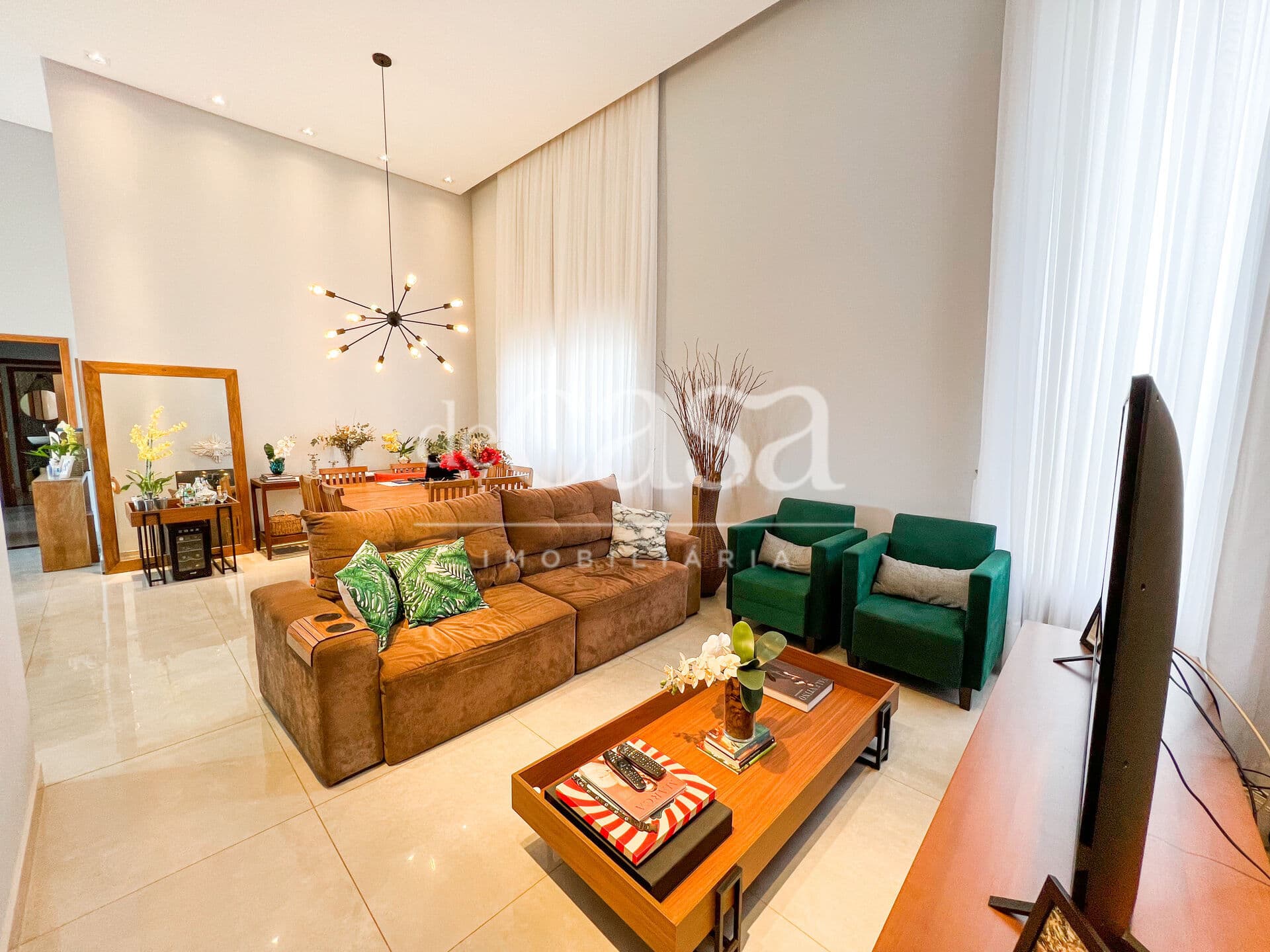 Casa Alto Padrão à venda no Residencial Santana