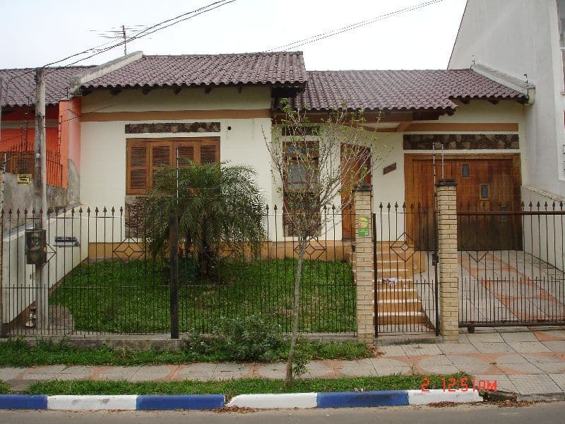Casa de alvenaria no bairro Vale do Sol - Cachoeirinha