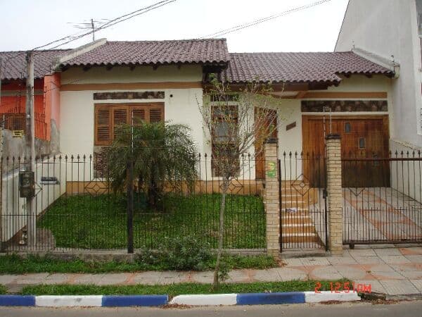 Casa de alvenaria no bairro Vale do Sol - Cachoeirinha