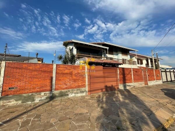 Casa Sobrado no bairro Parque da Matriz em Cachoeirinha!