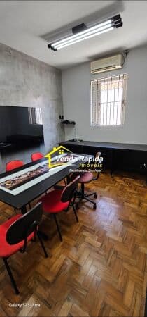 Casa Comercial c/ 4 salas / 2 banheiros/ cozinha/várias vagas de garagem. Loc.Vila Arens, Jundiaí-SP