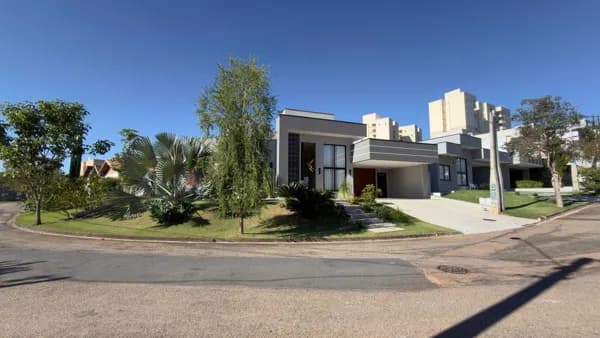 Casa de Condomínio em Louveira - Centro