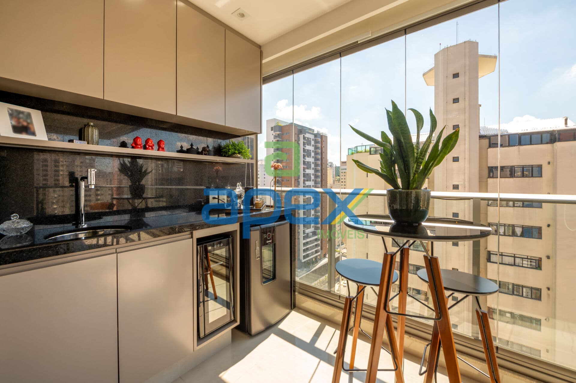 Novíssimo, moderno, reformado, mobiliado, localização impecável