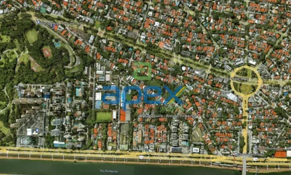Terreno de esquina - Alto de Pinheiros