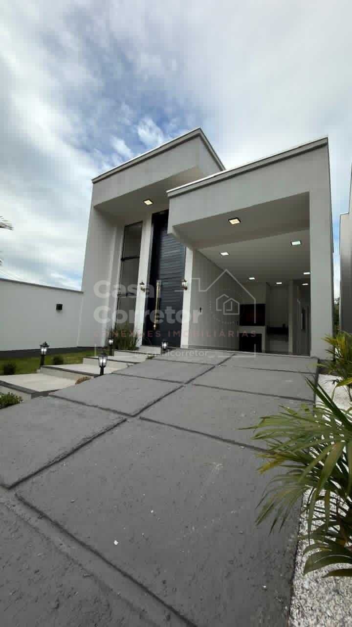 LINDA CASA DE 3 DORMITÓRIOS SENDO 1 SUÍTE