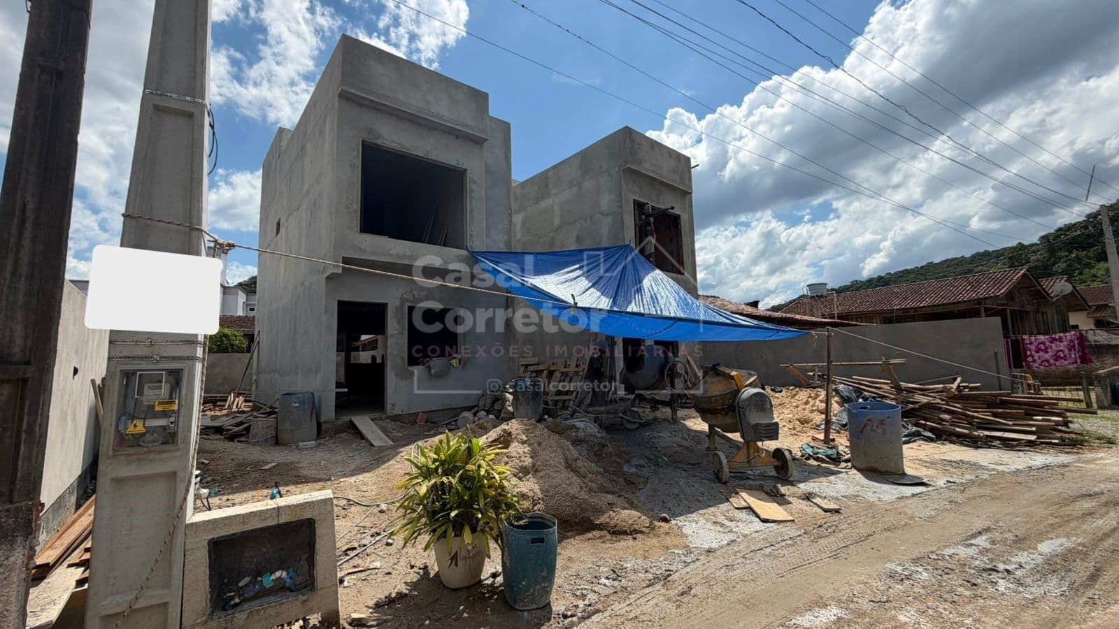 OPORTUNIDADE - CASA SOBRADO DE 2 SUÍTES