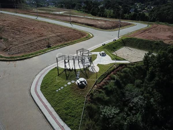 TERRENO PLANO DE 604,68m² EM UM LINDO LOTEAMENTO