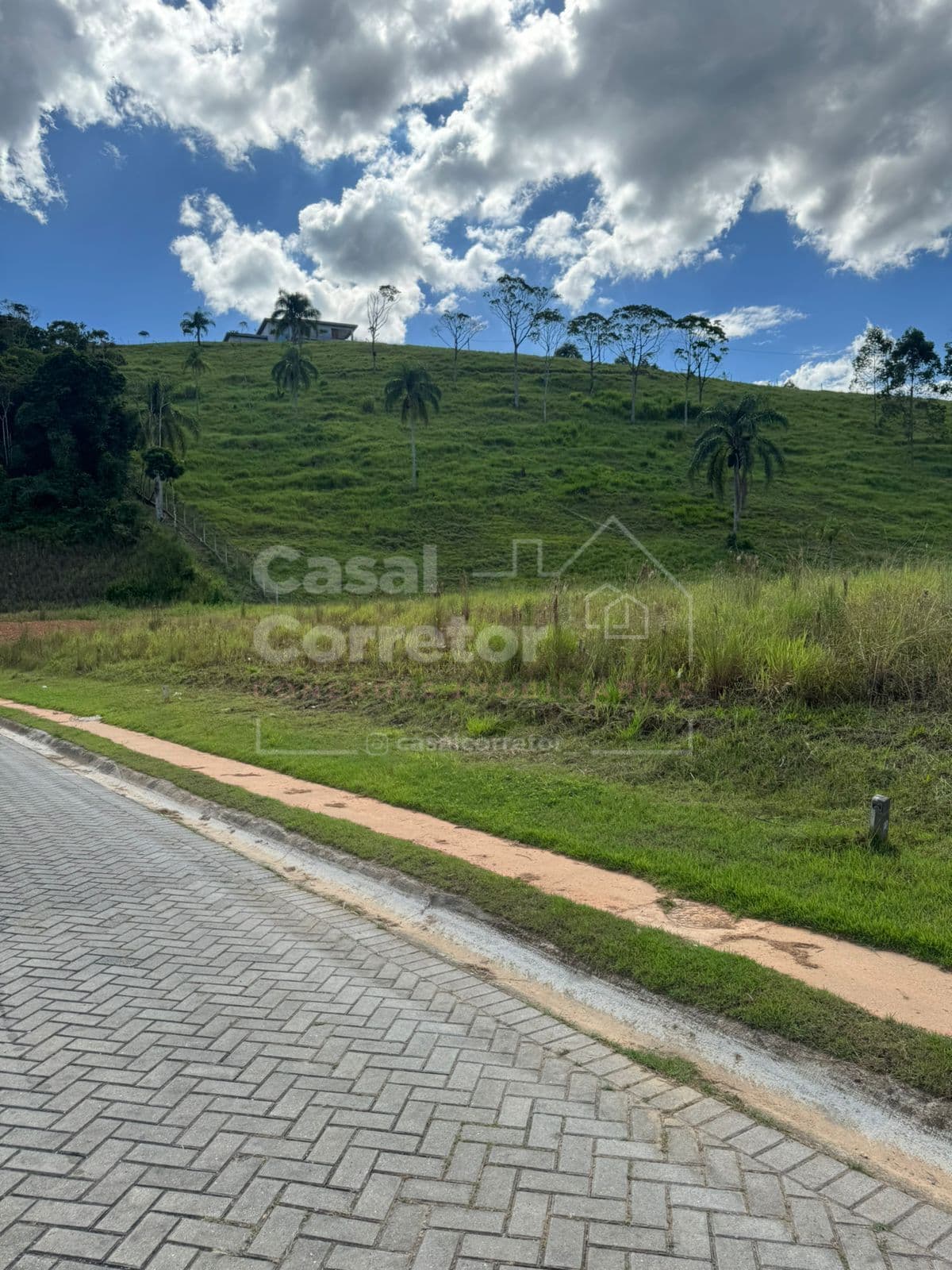 TERRENO EM LOTEAMENTO DE 260m²