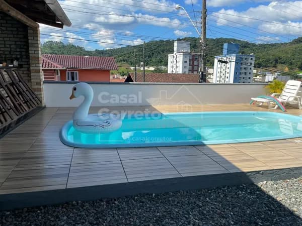 CASA DE ALTO PADRÃO COM QUATRO SUÍTES SENDO UMA SUÍTE
