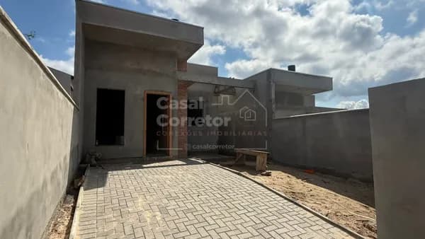 ENCANTADORA CASA BAIXA DE 3 DORMITÓRIOS